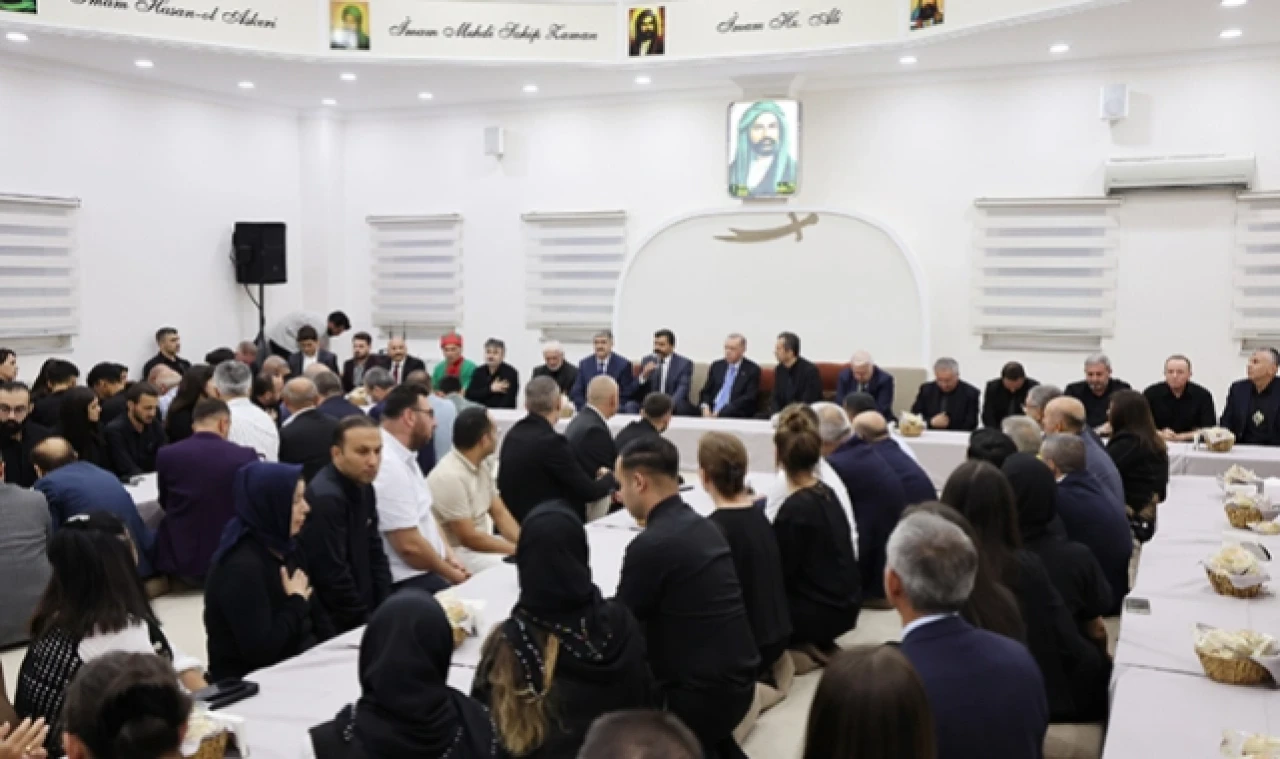 Cumhurbaşkanı Erdoğan Pendik'teki cemevinde muharrem ayı iftarına katıldı