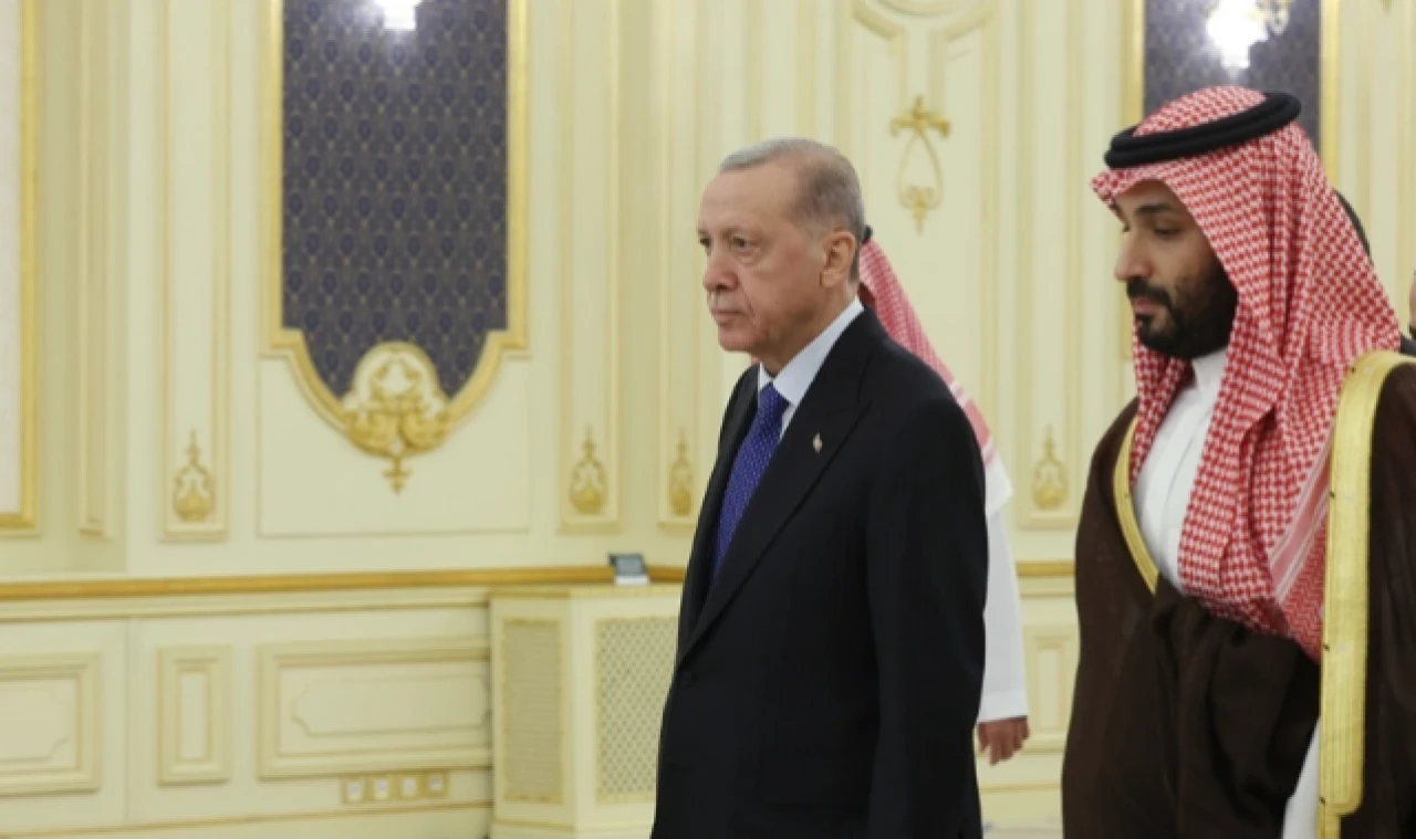 Cumhurbaşkanı Erdoğan, Suudi Arabistan’da resmî törenle karşılandı