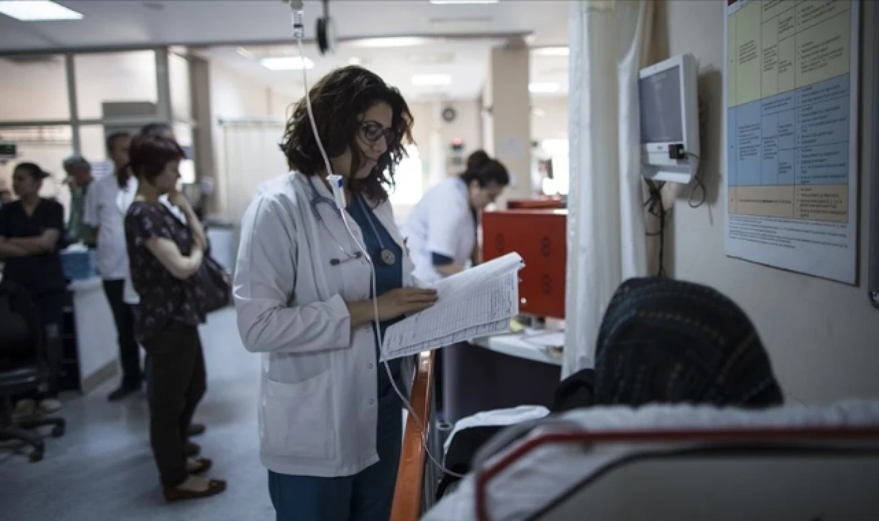 Doktorlara medyada görüş belirtmeye "taahhütname" şartı