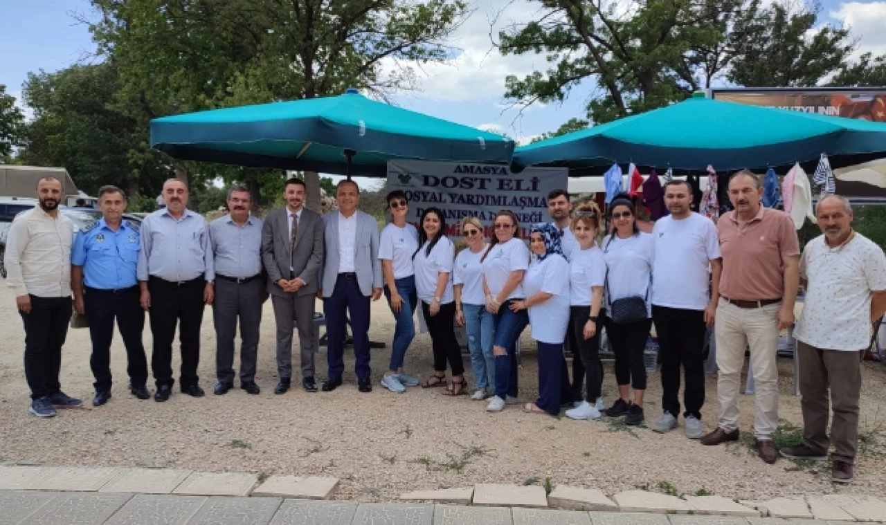 Dost eli yardımlaşma ve dayanışma derneği kermes açtı