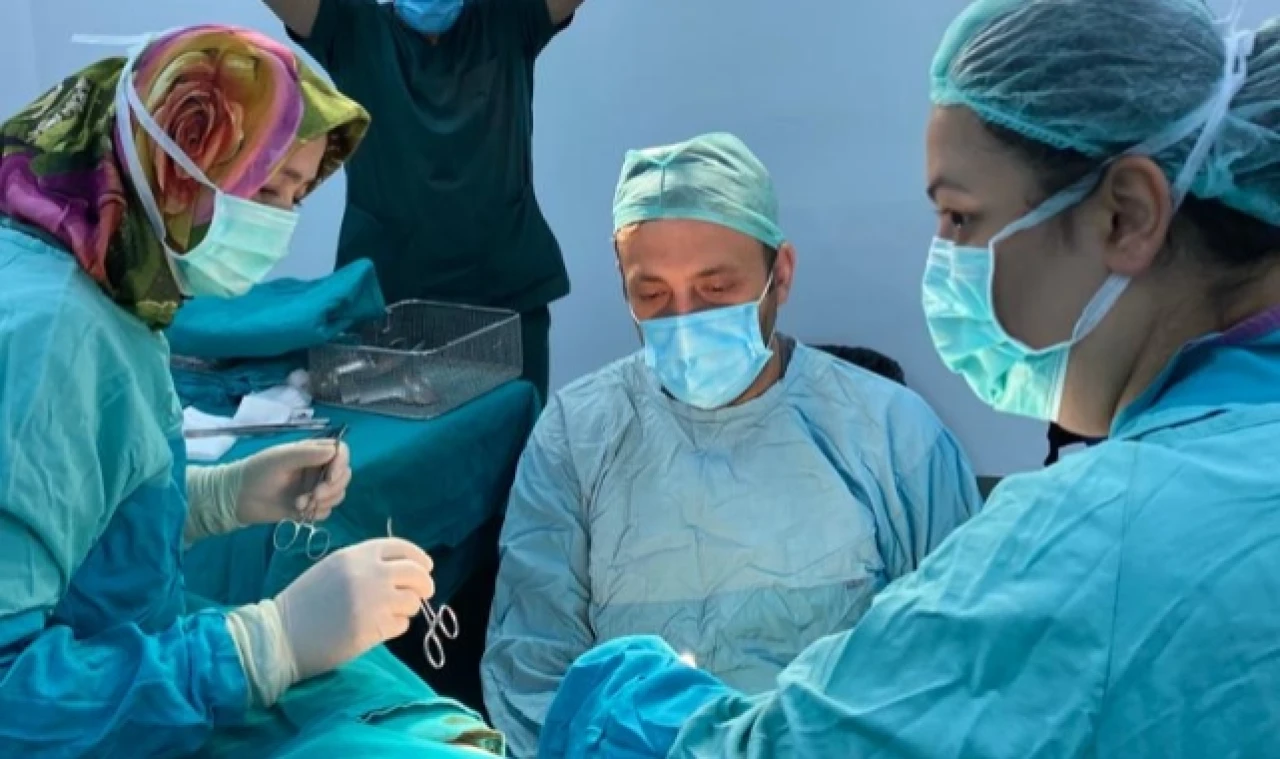 Gümüşhacıköy'de V-notes Teknik Yönetimi İle Kesi İzi Olmadan Ameliyat Gerçekleştirildi