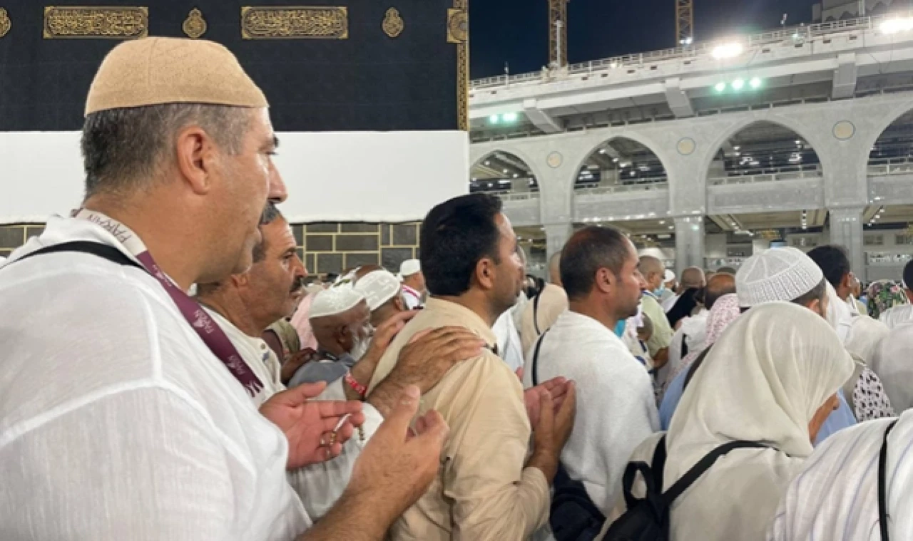 Hacılar Kabe'ye veda ediyor