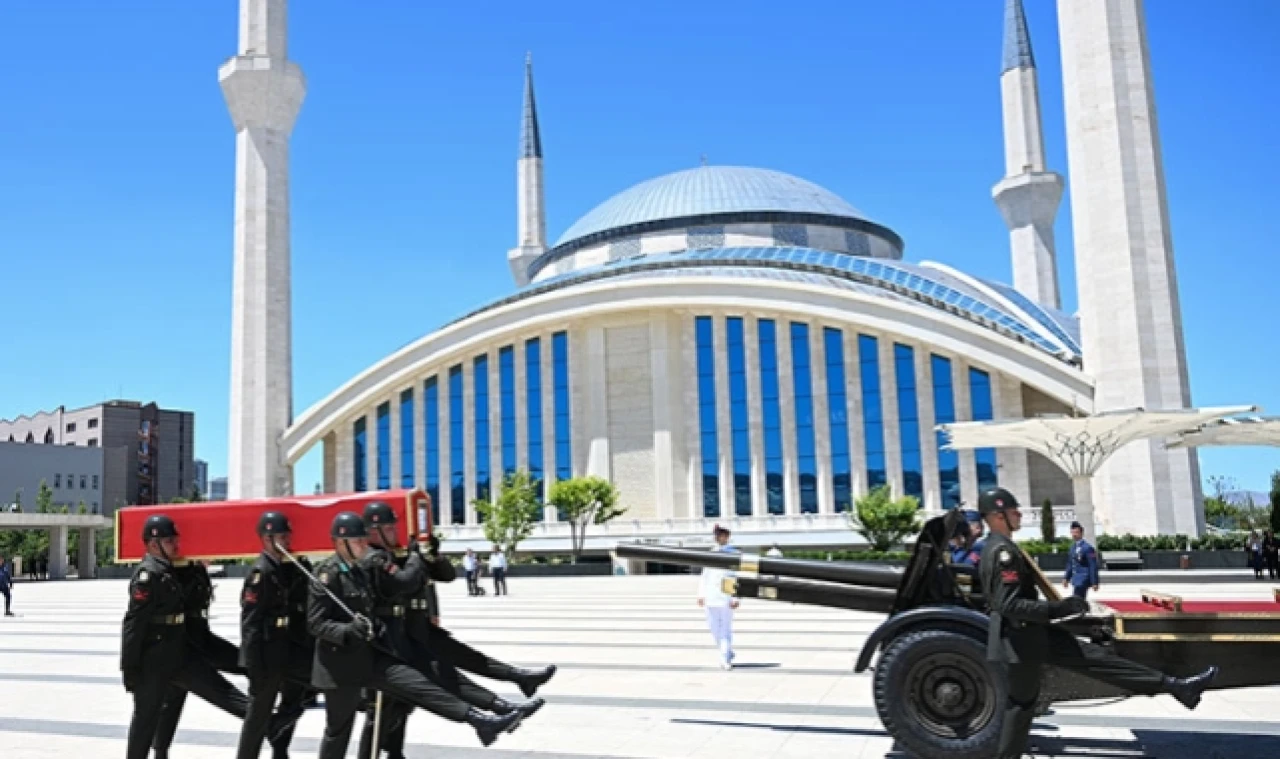 Hayatını kaybeden Tuğgeneral Kaya son yolculuğuna uğurlandı