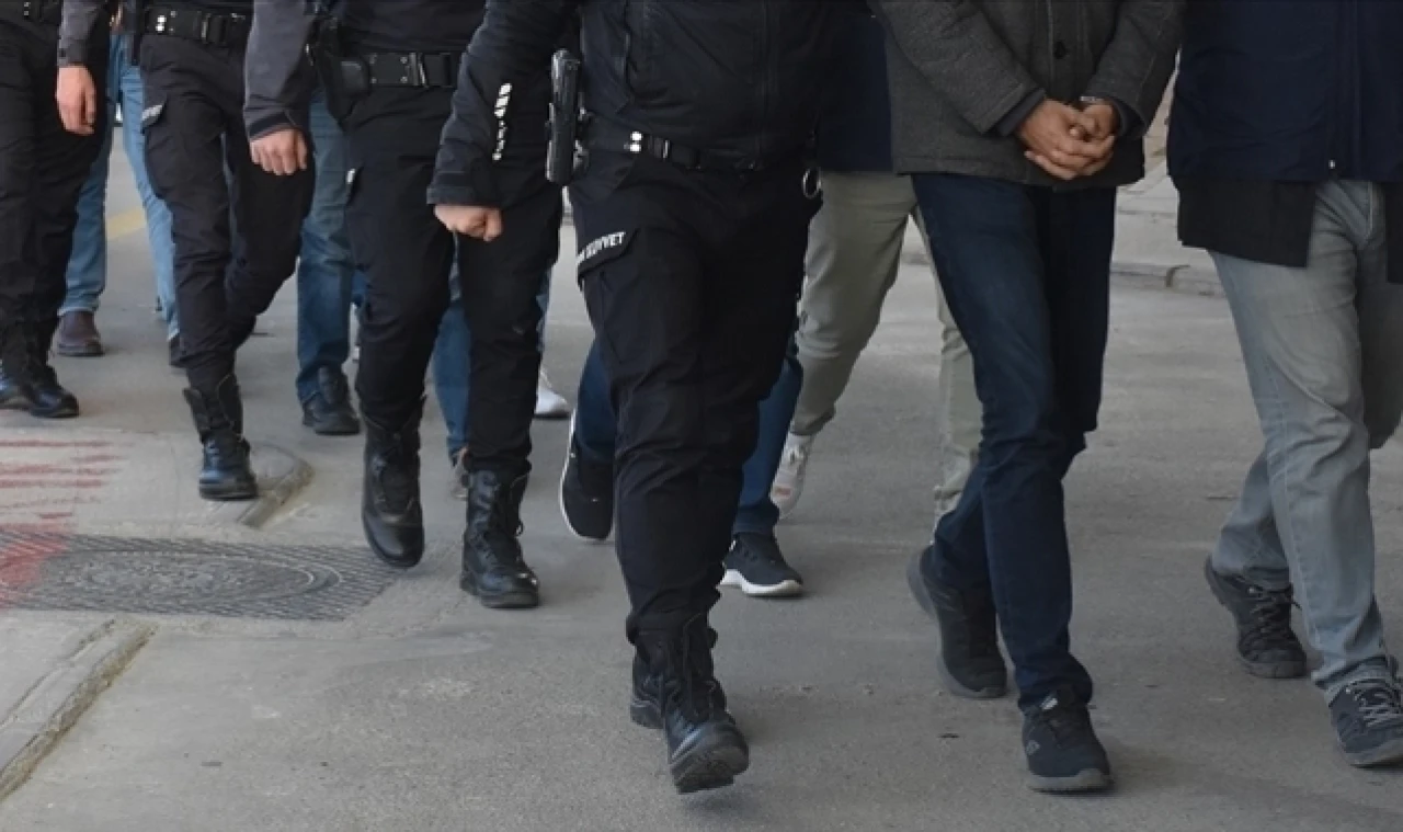 İstanbul'daki FETÖ operasyonunda 4 kişi yakalandı