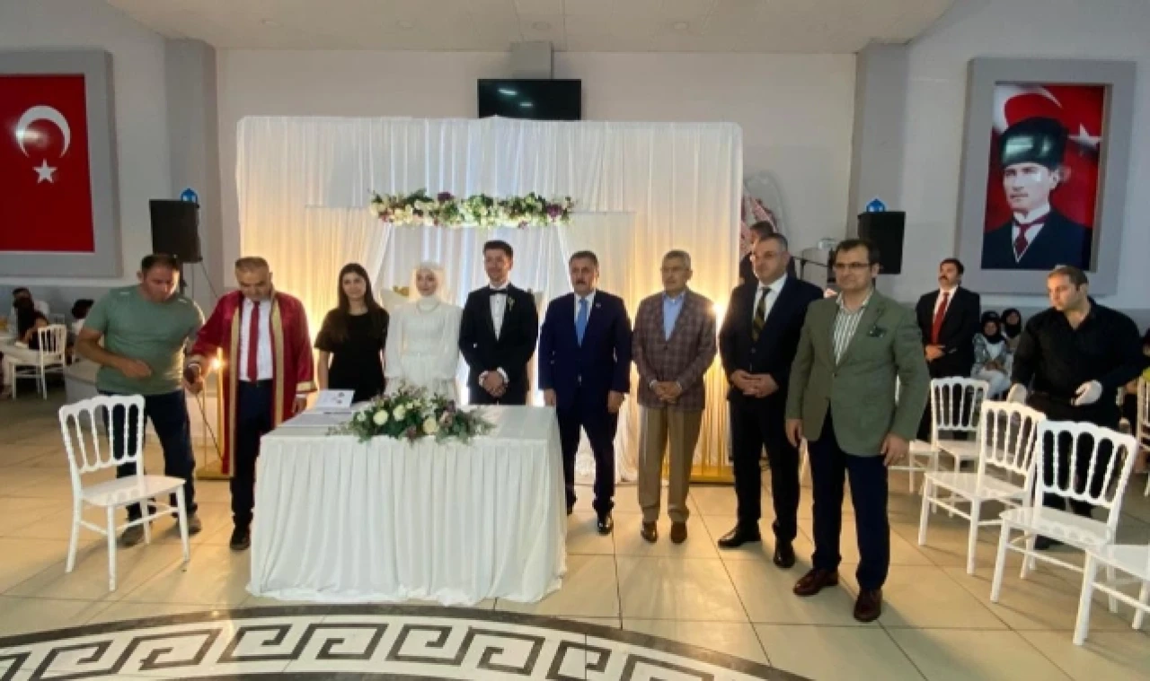 KARAKOLLUKCUOĞLU AİLESİ’NDEN MUHTEŞEM DÜĞÜN