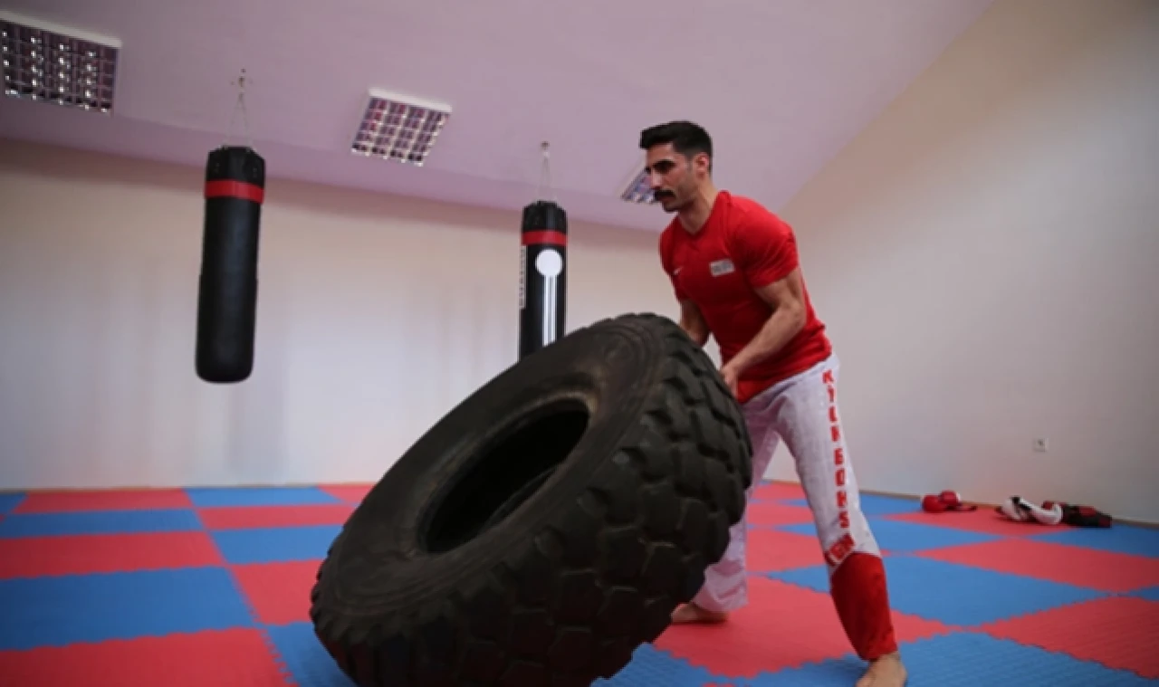 Kick boksçu özel harekat polisi, yeni şampiyonluk için çalışıyor