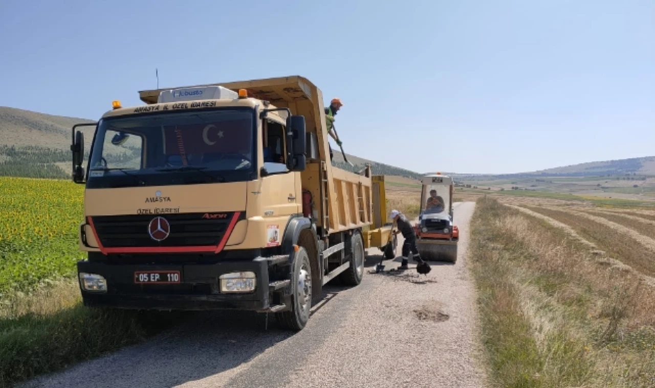 Köy Yollarında Asfalt Yapma İşlemleri Sürüyor!