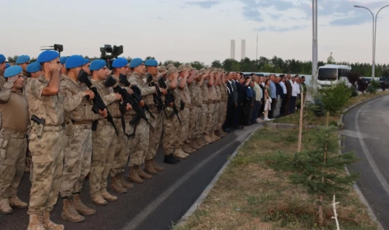 Malazgirt Halkı Binbaşı Kulaksız'ı Unutmadı!