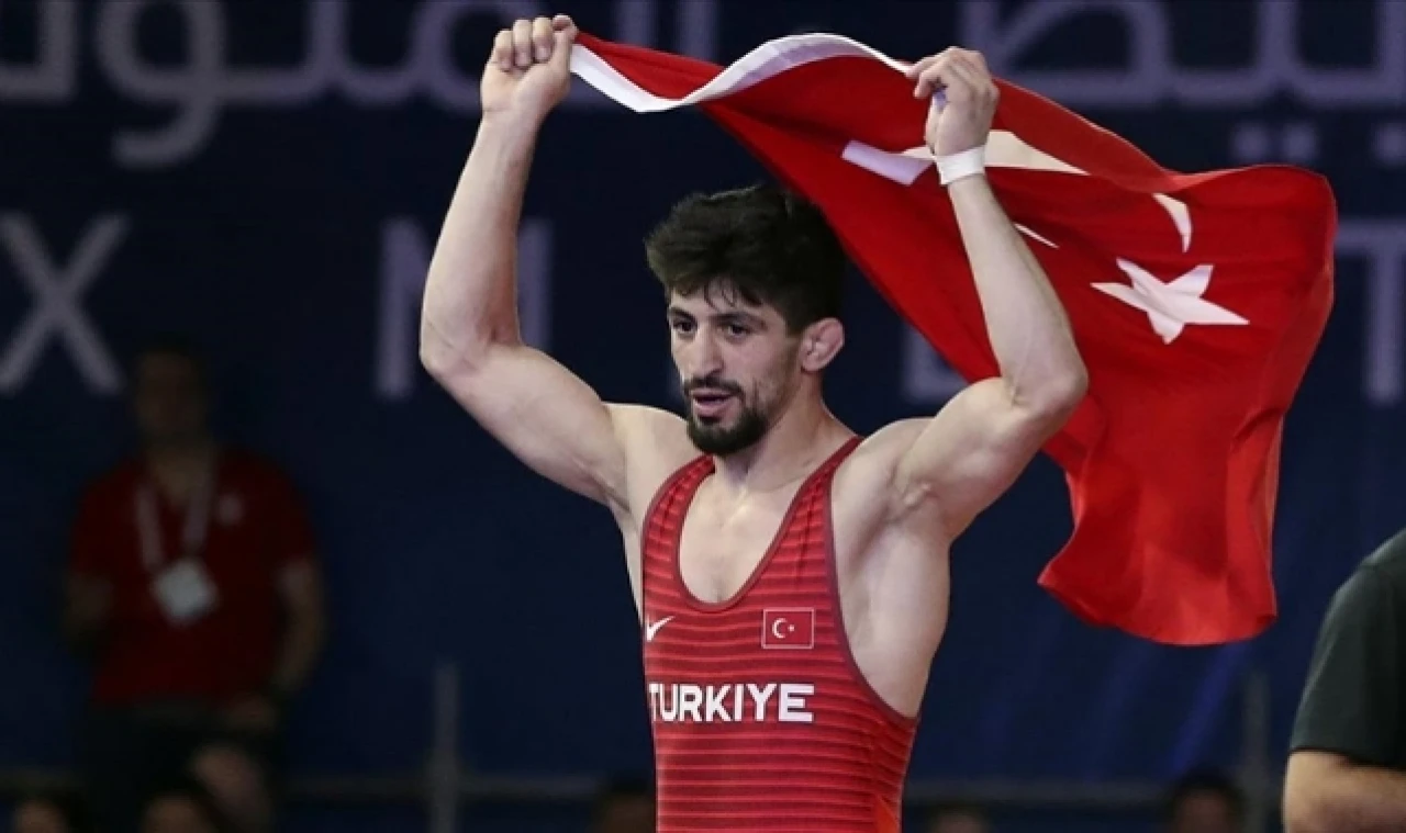 Milli güreşçiler, Macaristan'da iki madalya kazandı