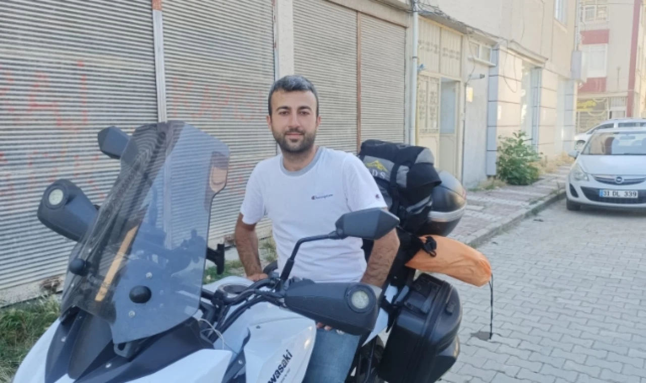 Motosikletiyle Türkiye’yi geziyor