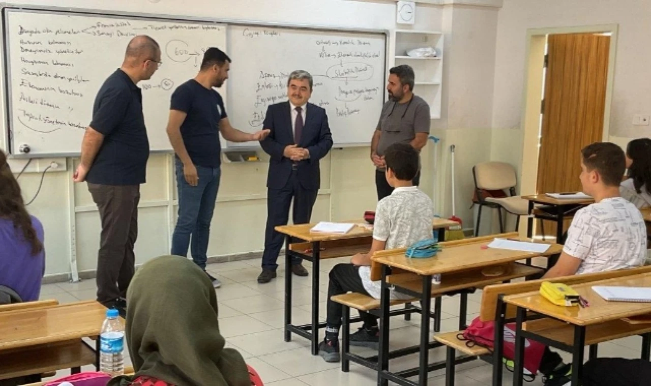 Öğrenci ve Velilerin Heyecanına Ortak Oldu