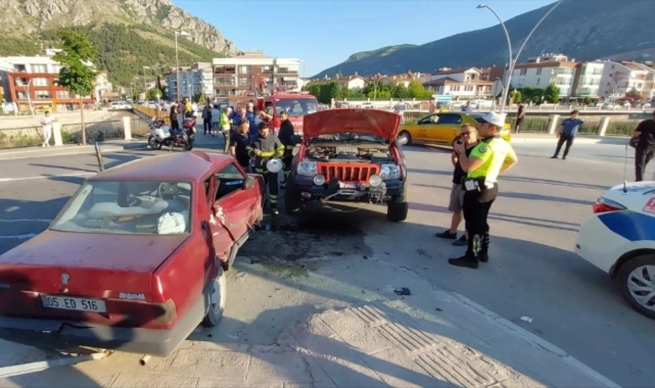 Otomobil ile Cip Çarpıştı: 2 Yaralı