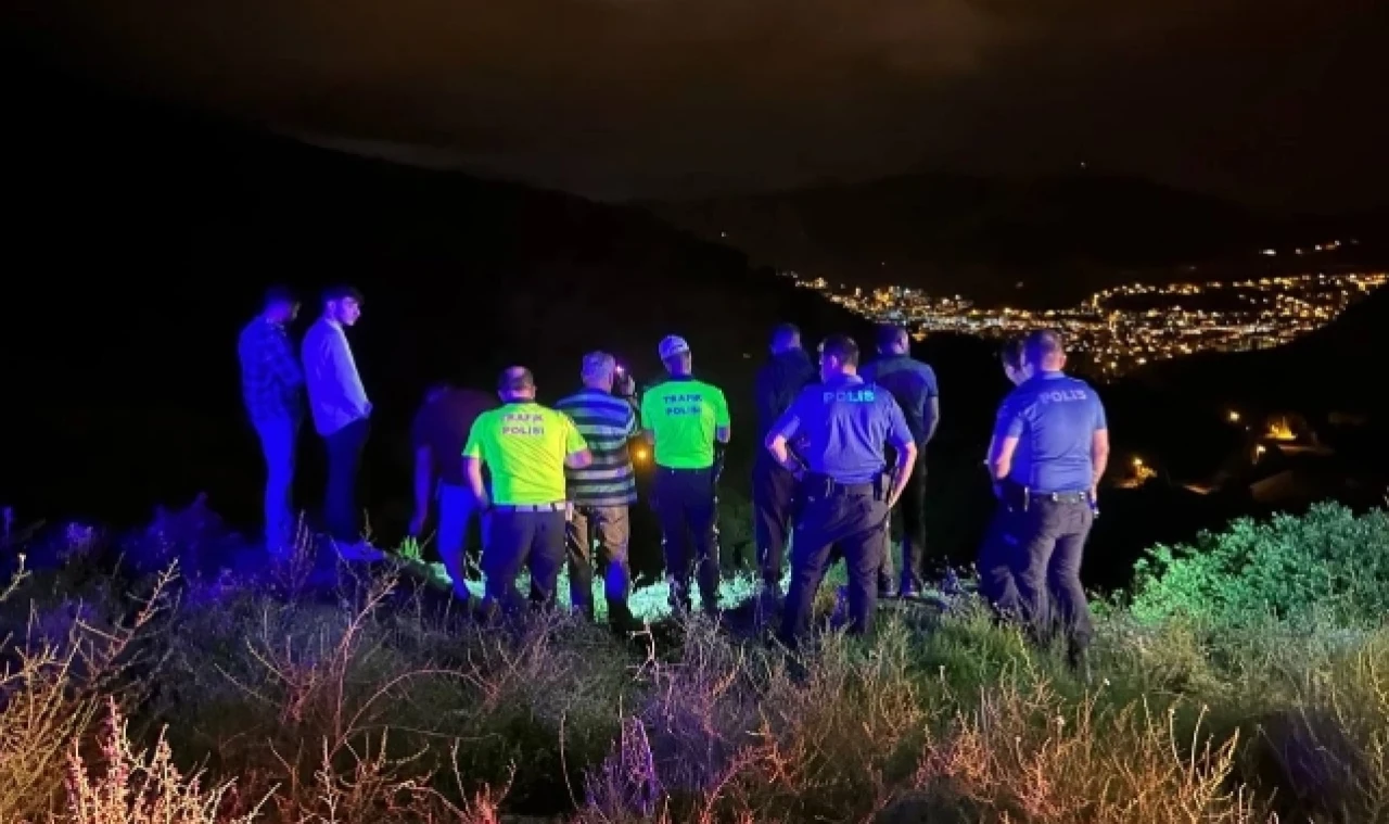Otomobil uçuruma düştü
