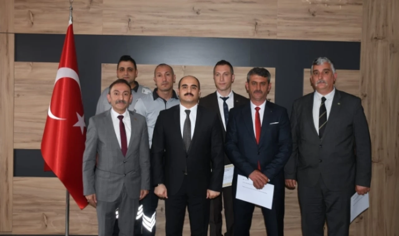 Personeli Başarı Belgesiyle Ödüllendirdi