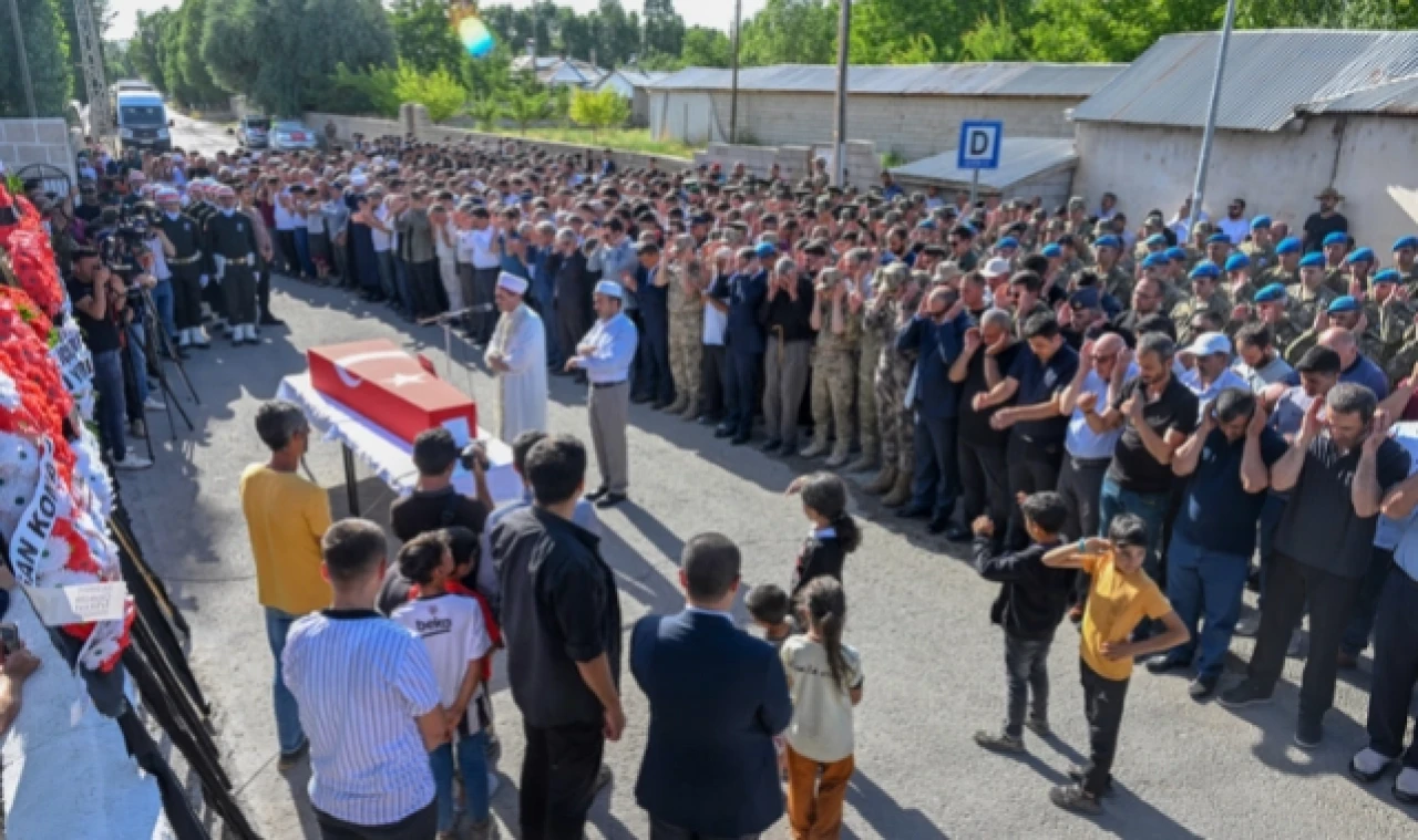 Şehit Piyade Uzman Çavuş Kırmızıkoç, Van'da son yolculuğuna uğurlandı