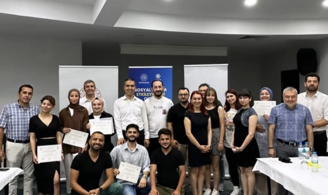 Sosyal Medya Etkileyicileri Okulu Tamamlandı