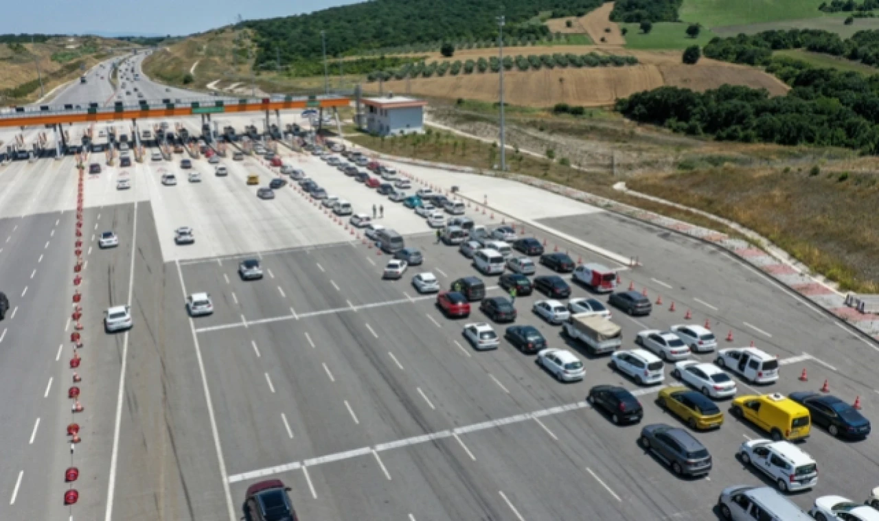 Tatilcilerin dönüş yolculuğu sürüyor