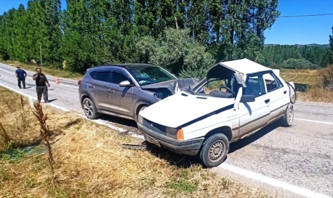 Tokat'ta Otomobiller Çarpıştı: 1 Ölü, 4 Yaralı