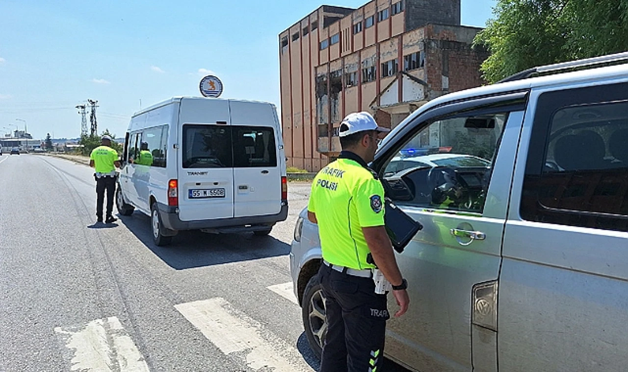 Trafik Ekipleri Hamile Vatandaşa Yardım Etti
