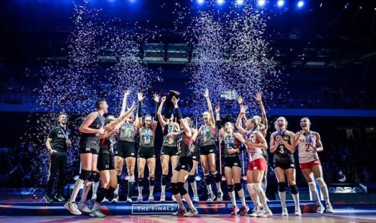 Türk Spor'unun "Yüz Akı" Kadınlar Voleybol'u Şampiyonluğa Ulaştı!