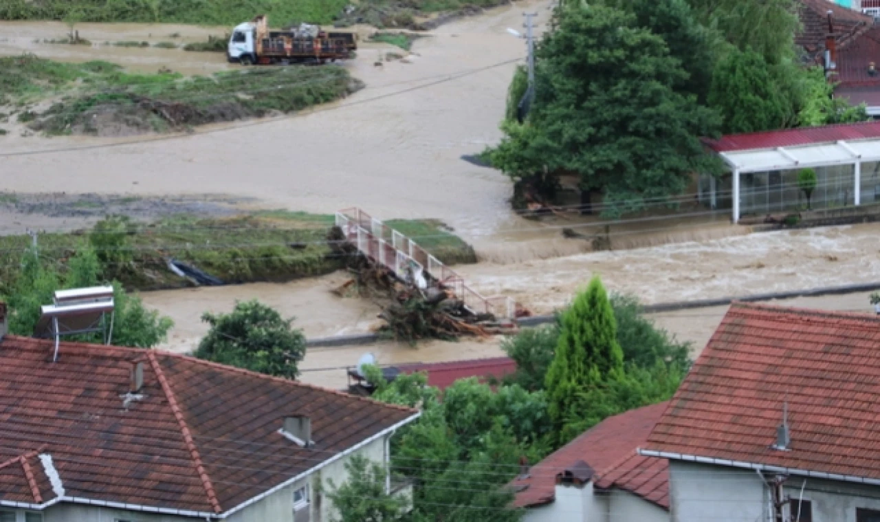 Zonguldak-İstanbul kara yolu heyelan nedeniyle ulaşıma kapatıldı