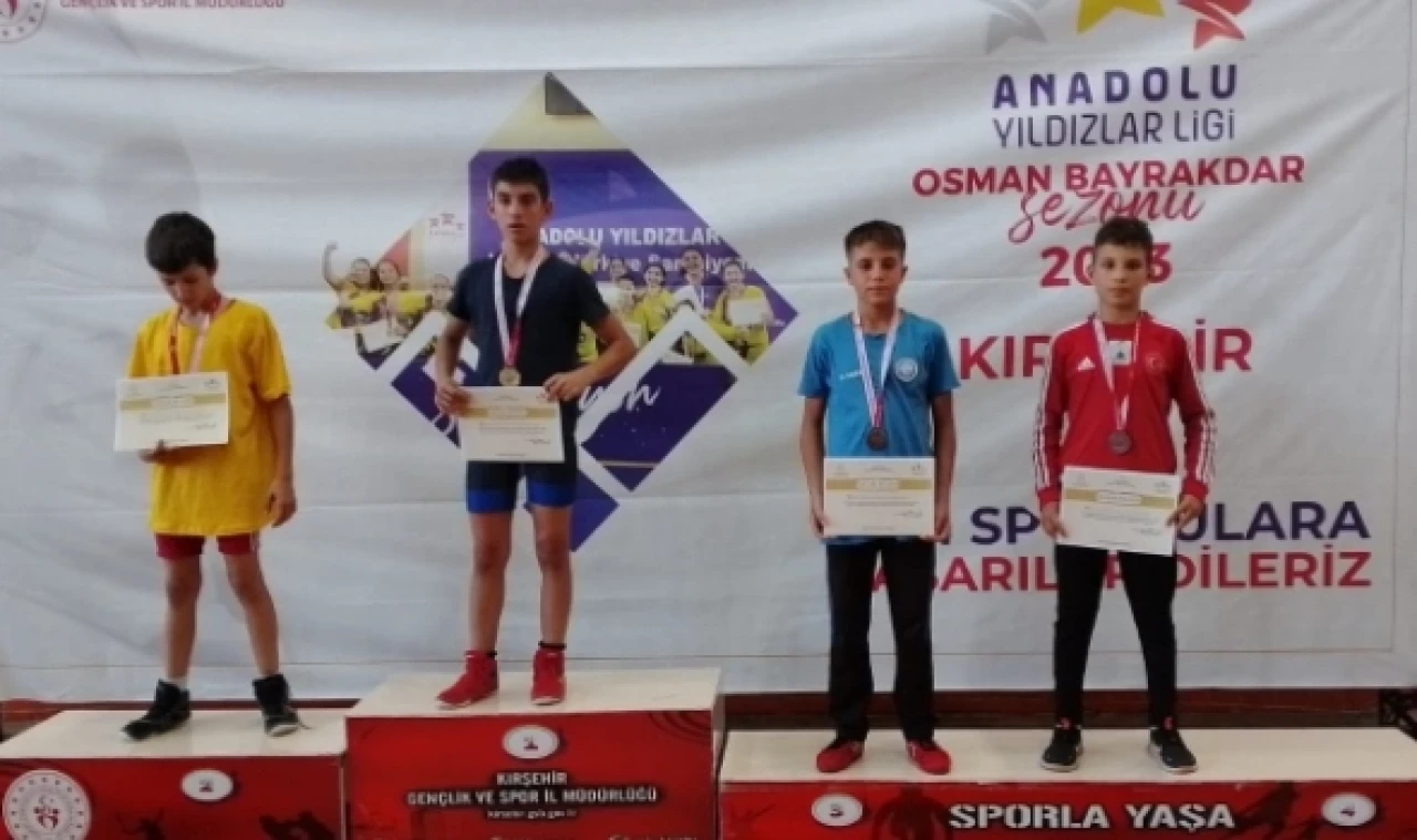 3 Türkiye üçüncülüğü ile Suluova'ya döndüler