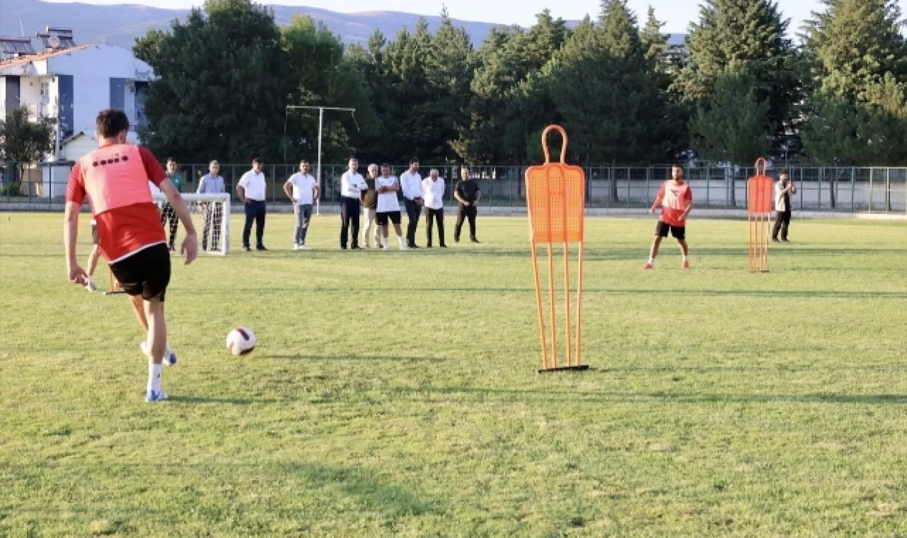 9 futbolcu için imza töreni düzenlendi