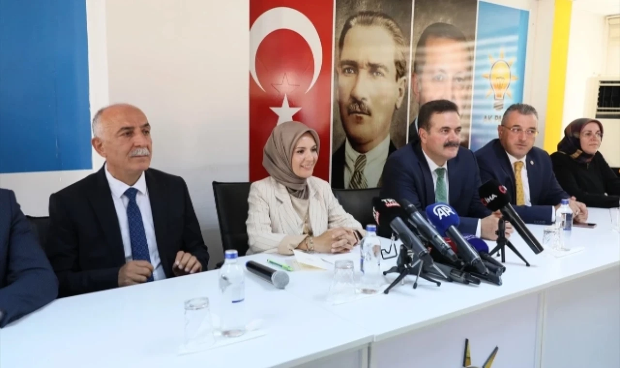 Bakan Göktaş, Amasya'da partililerle buluştu