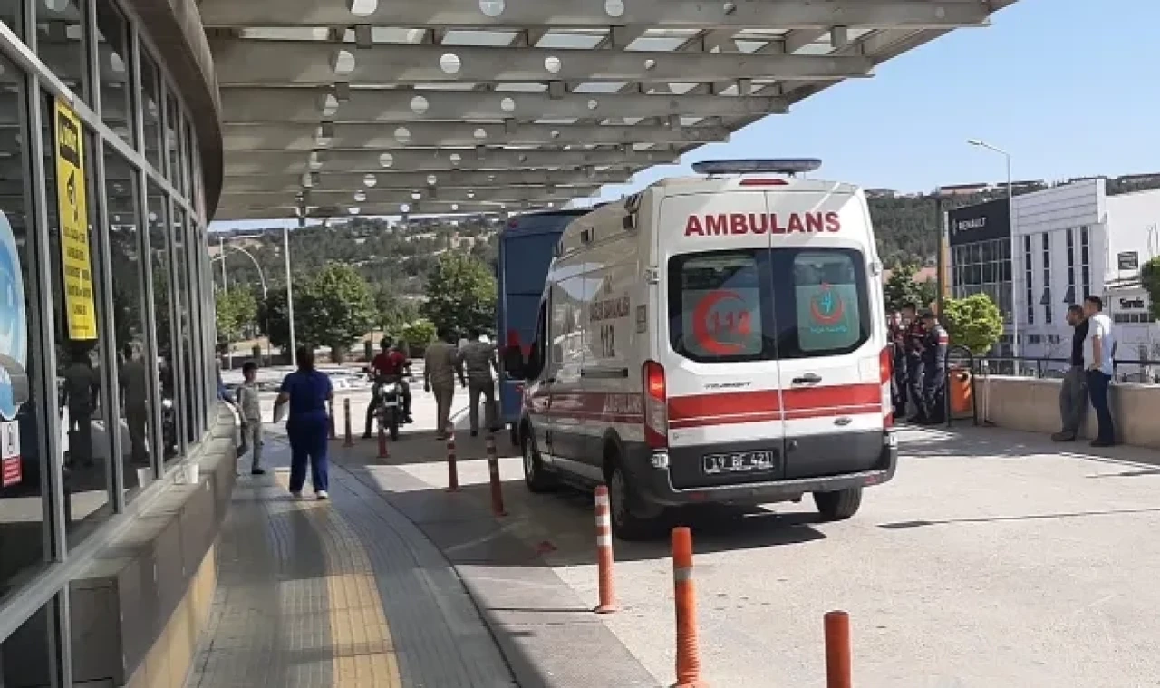 Çıkan kavgada 2 kişi bıçakla yaralandı