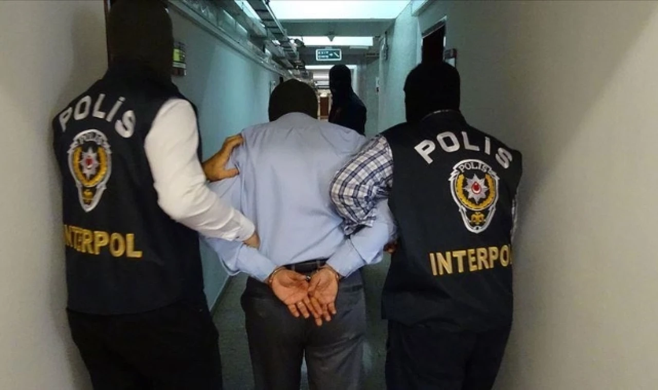 Farklı ülkelerde yakalanan 23 firari Türkiye'ye iade edildi