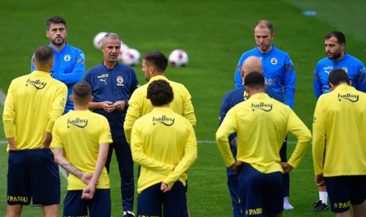 Fenerbahçe, yeni teknik direktörü ve 9 transferiyle sezona başlıyor