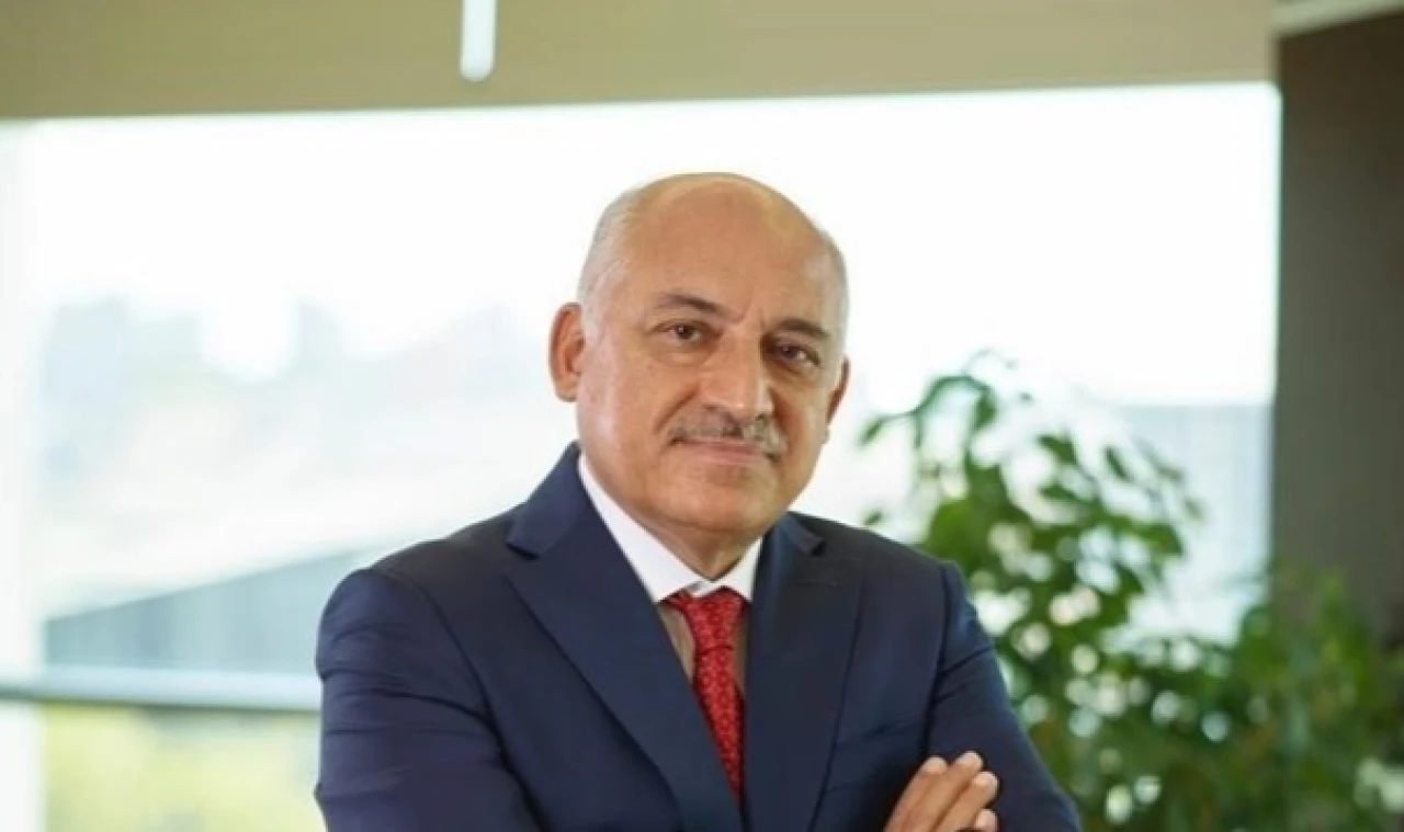 “Futbol coşkusunun yaşandığı ve yaşatıldığı bir sezon temenni ediyorum”
