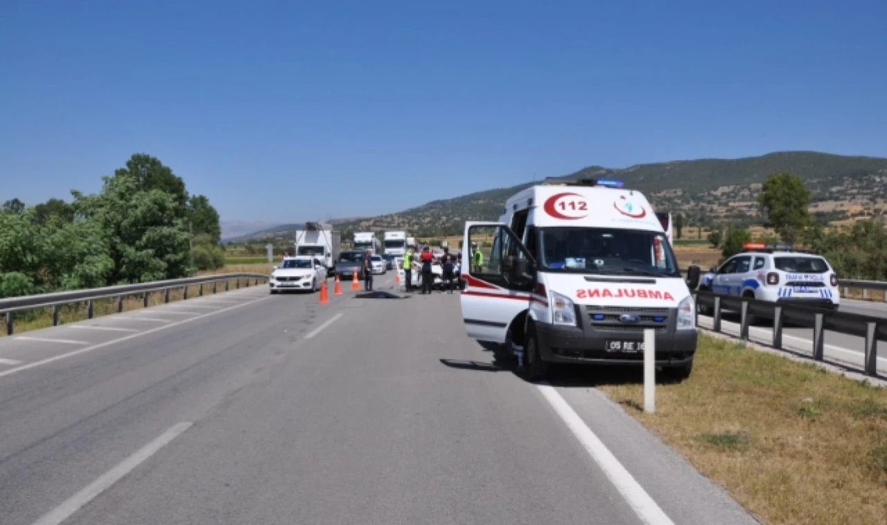 Gümüşhacıköy’de kaza; 1 ölü 4 yaralı