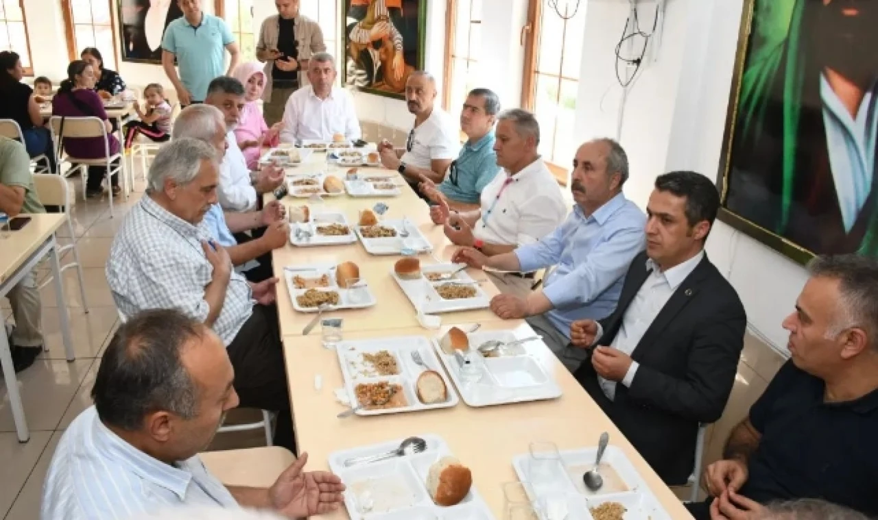 Hamdullah Efendi Yaşatma ve Kültür Derneği Aşure Etkinliği Düzenledi