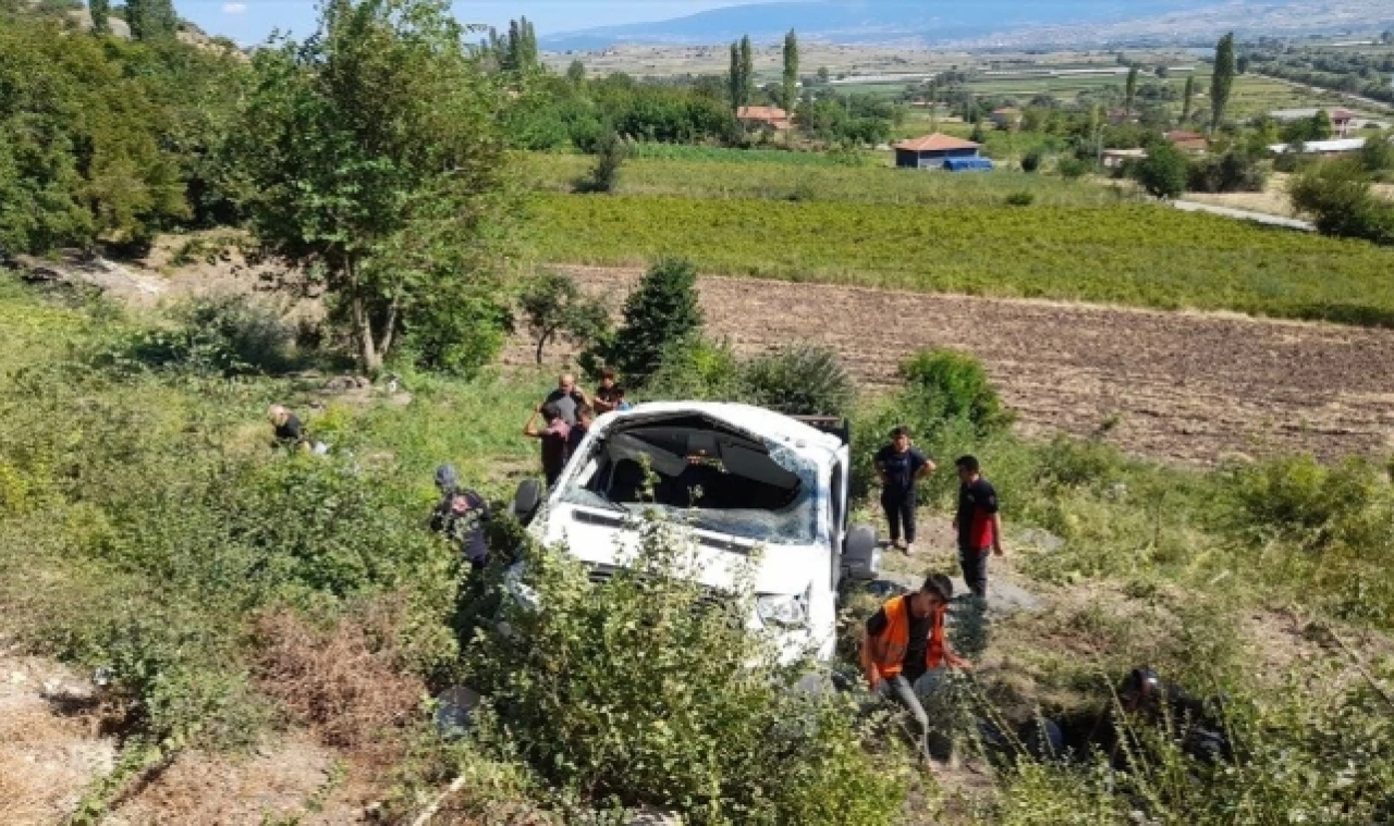 İnşaat işçilerini taşıyan kamyonet devrildi 1 kişi öldü, 3 kişi yaralandı
