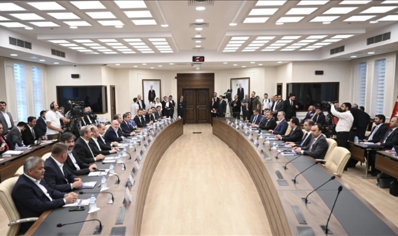 Memur ve memur emeklisinin sözleşme görüşmelerinde müzakere sürecine girildi