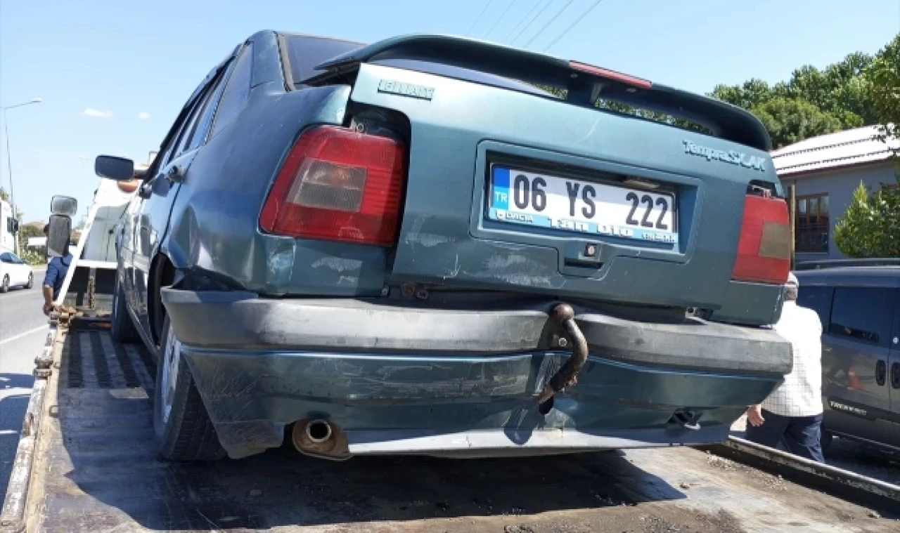 Otomobil Kazası: 2 Yaralı