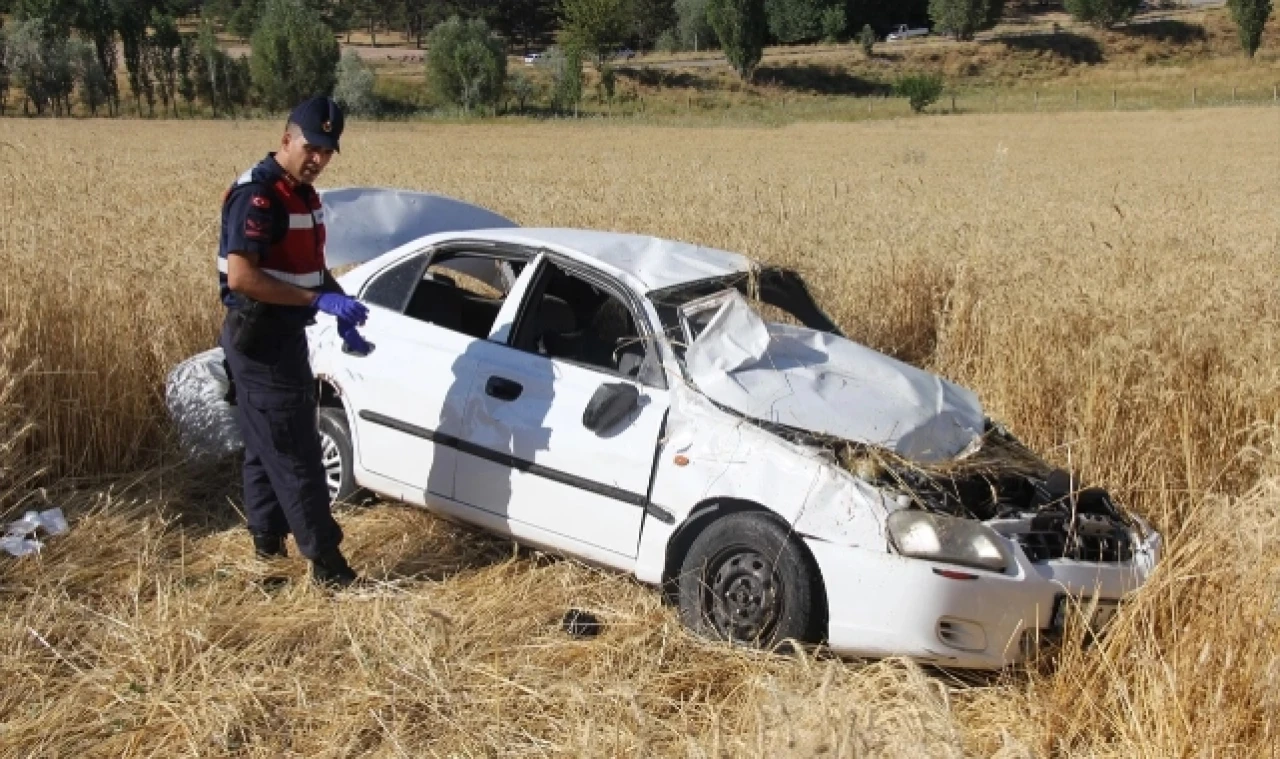 Otomobil Takla Attı: İki Kişi Yaralandı