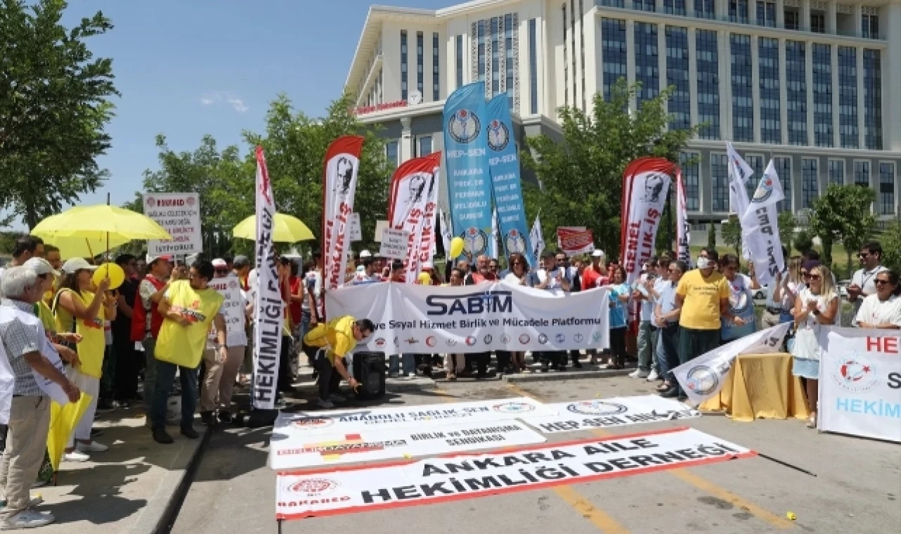 Sağlık Çalışanları İş Bıraktı