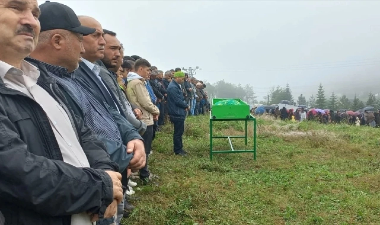 Samsun'da trafik kazasında hayatını kaybeden kadının cenazesi Ordu'da defnedildi