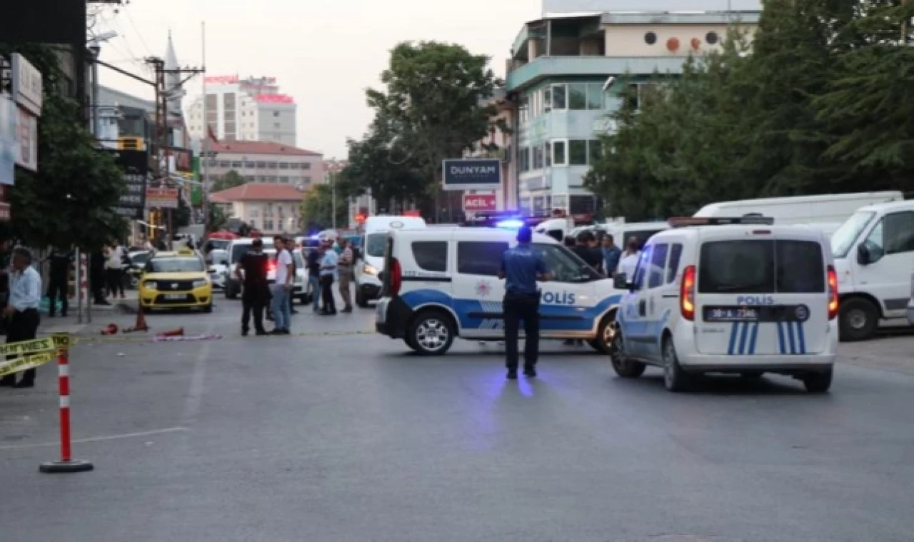 Silahlı saldırı: 1'i polis 2 yaralı