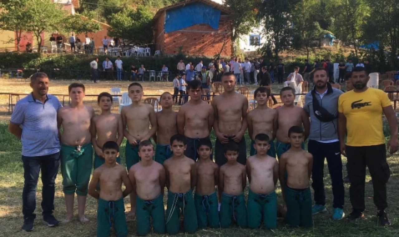 Taşova Belediye Spor Kulübü Güreşcilerinden büyük başarı.