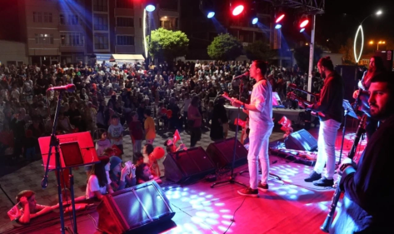 Taşova'da 30 Ağustos Zafer Bayramı ve Cumhuriyetin 100. Yılı Konseri Düzenlendi.