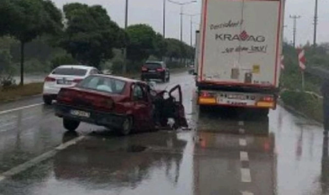 TIR ile otomobil çarpışması: 1 ölü, 2 yaralı