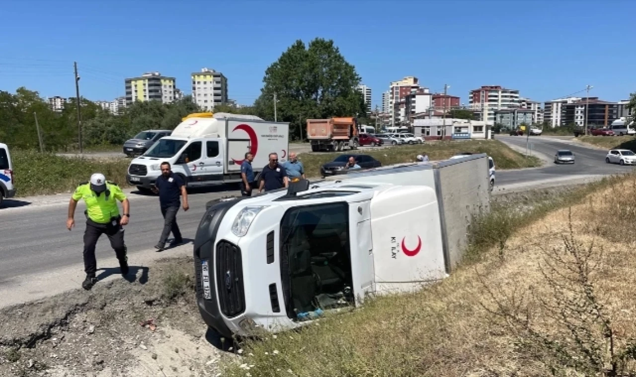 Türk Kızılayı Kan Toplama Aracı Devrildi