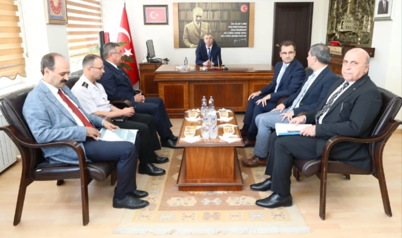 Vali Doruk’tan Merzifon Kaymakamlığına ziyaret
