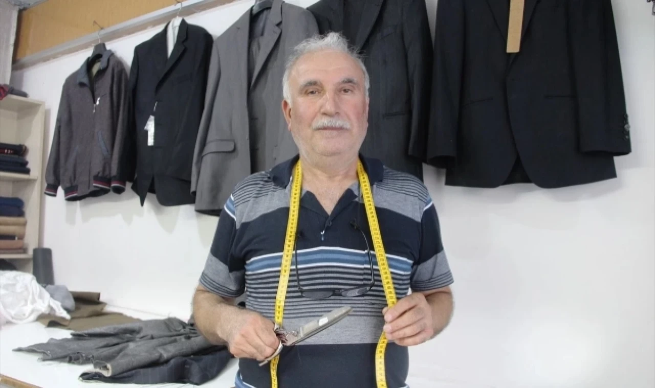 Yarım asırdır terzilik mesleğini sevgiyle yapıyor