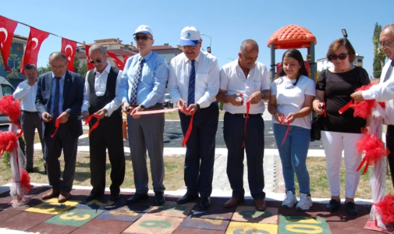 Yunus Emre Mahallesi’nde park açılışı yapıldı