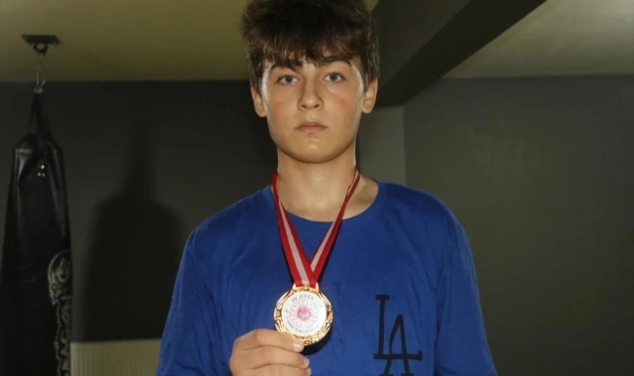 14 Yaşındaki Amasyalı Sporcu Ju Jitsu Türkiye Şampiyonası'nda Birinci Oldu