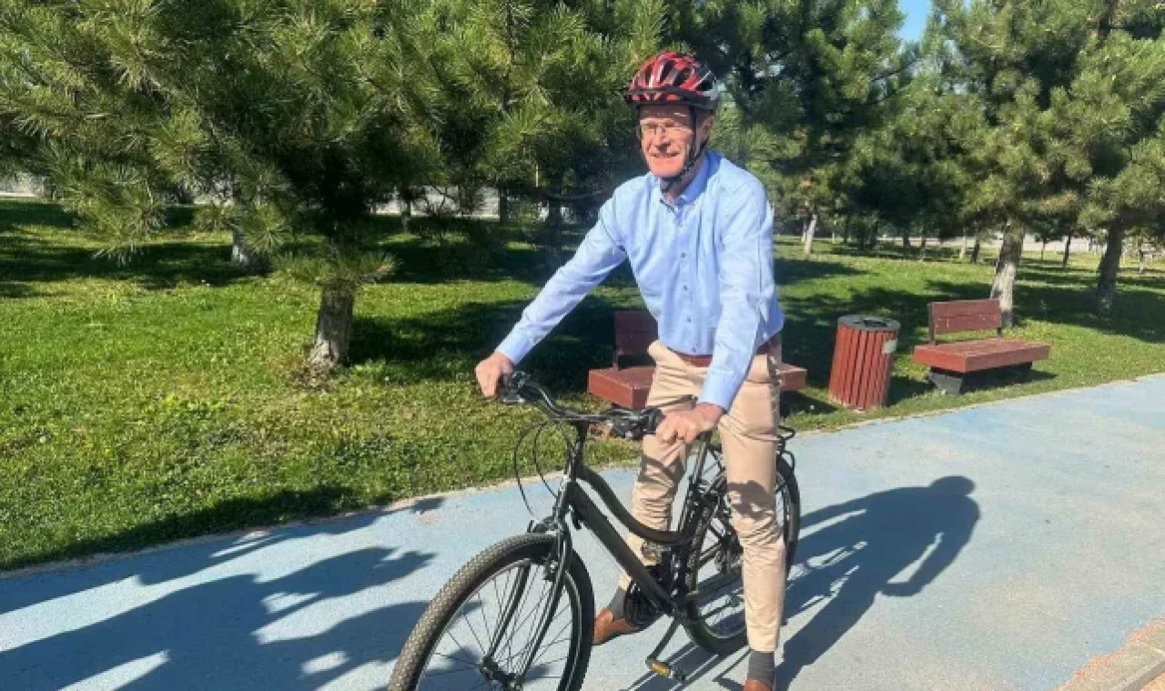 AB Türkiye Delegasyonu Başkanı Landrut pedal çevirerek iklim değişikliğine dikkat çekti